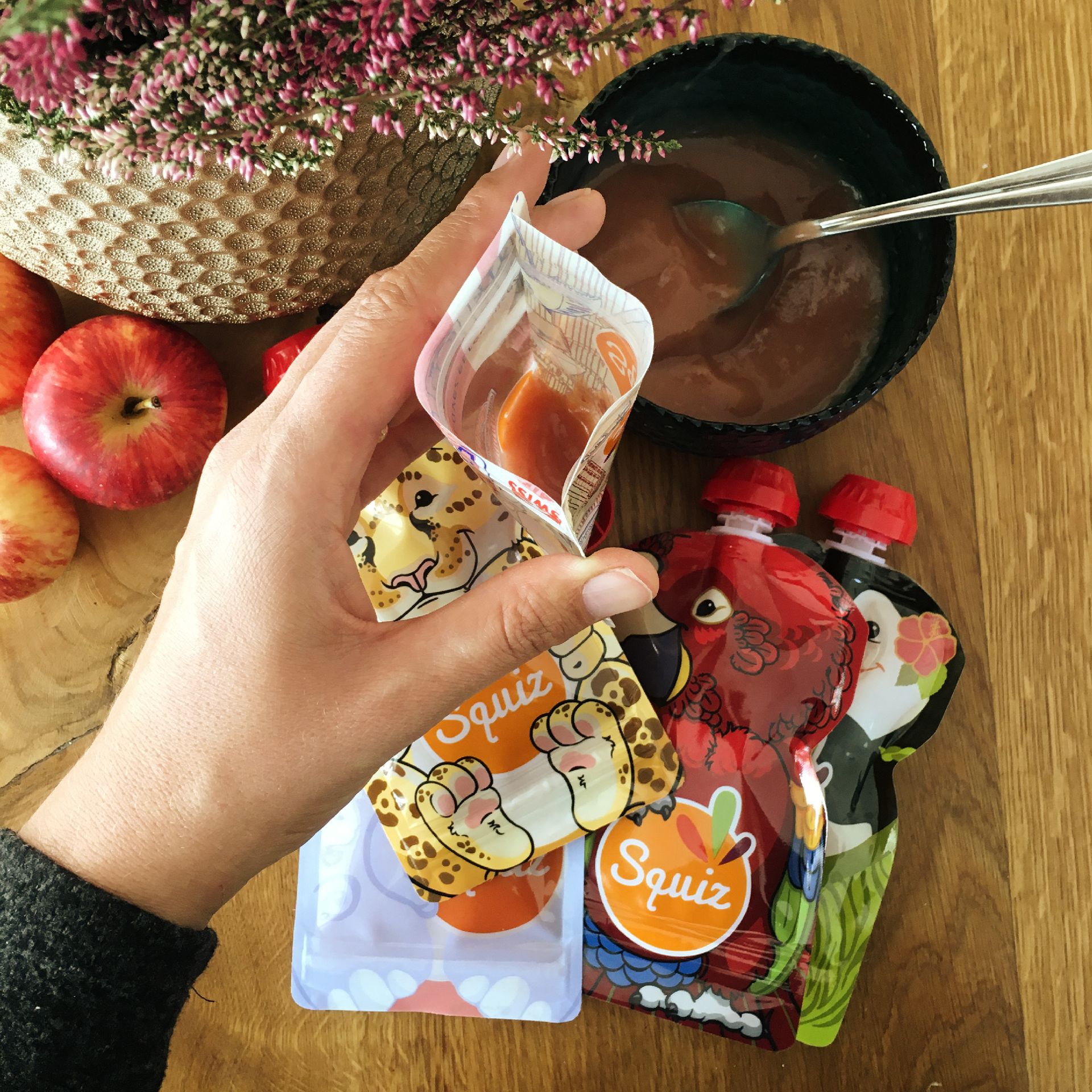 gourde de compote de pomme pour le goûter des enfants Stock Photo